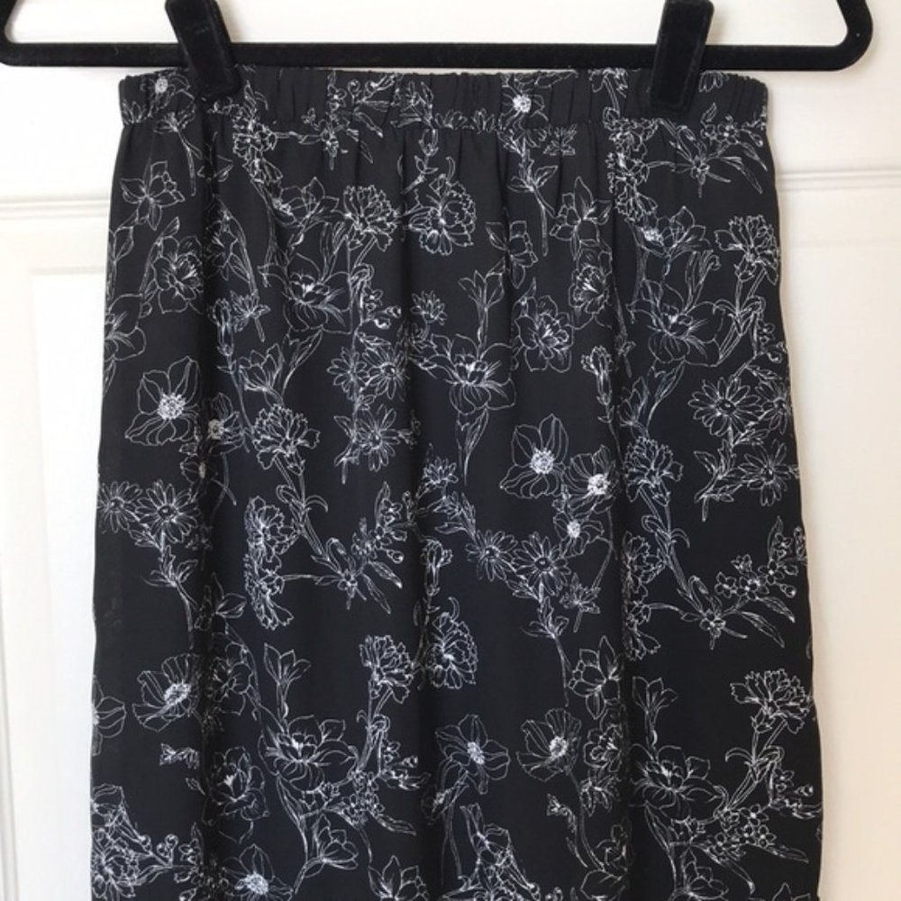 Floral maxi skirt with slits on both sides